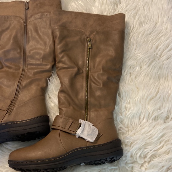Beautiful Dream Pairs Women’s Boots Brand New size 10 - Picture 3 of 16